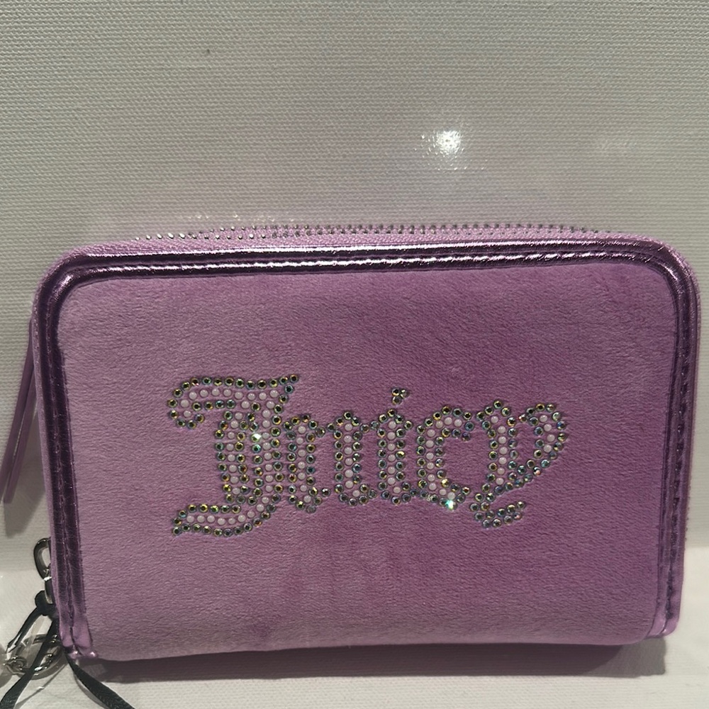NWT Juicy Couture String of Pearl Double Zip Around Medium wallet. - Picture 1 of 10